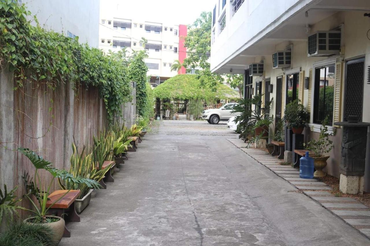 Reddoorz Near Colgante Bridge Naga City Экстерьер фото