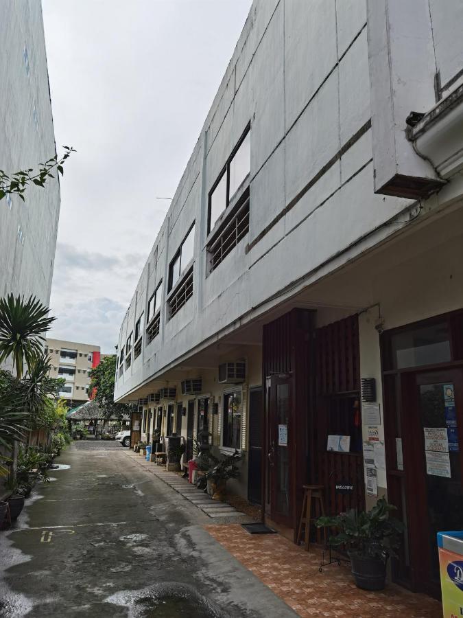 Reddoorz Near Colgante Bridge Naga City Экстерьер фото