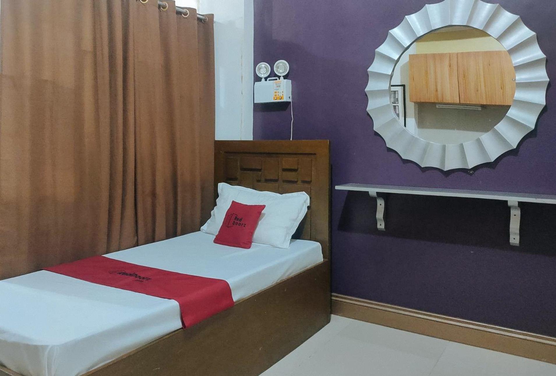 Reddoorz Near Colgante Bridge Naga City Экстерьер фото