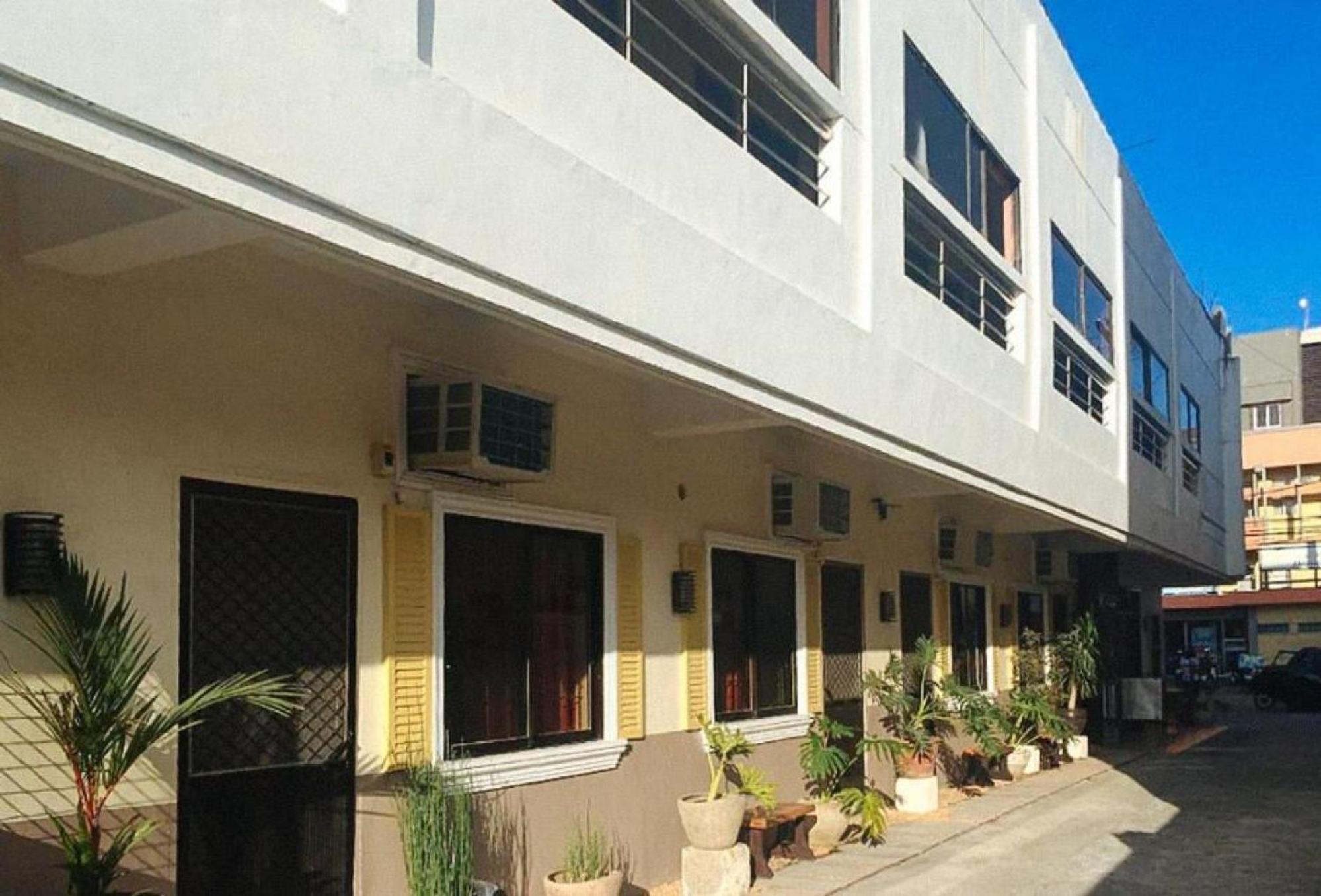 Reddoorz Near Colgante Bridge Naga City Экстерьер фото