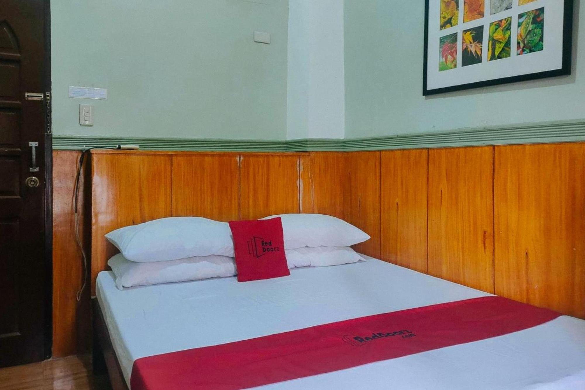 Reddoorz Near Colgante Bridge Naga City Экстерьер фото